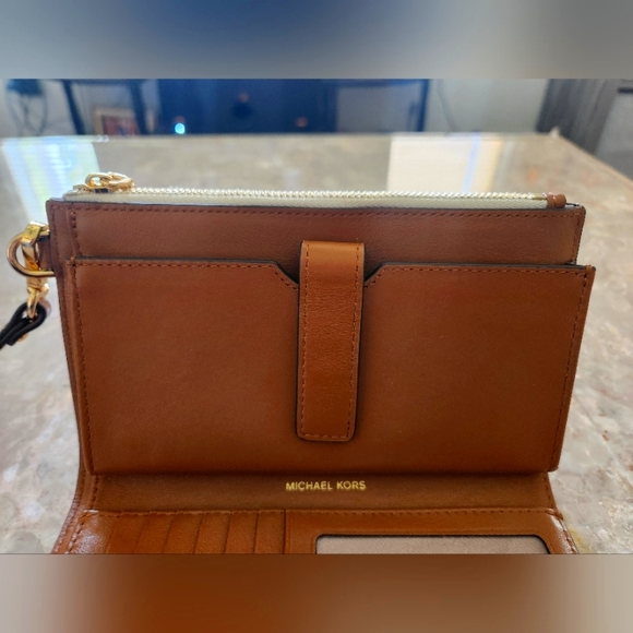 MICHAEL MICHAEL KORSAdele Logo Smartphone Wallet- vanilla/brown color - Picture 7 of 14